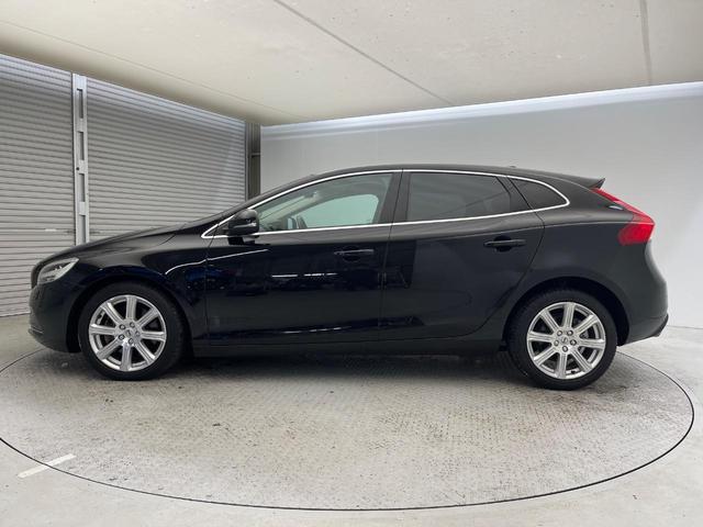 V40 D4 インスクリプション 純正ナビ 黒革シート harman/kardon パイロットアシスト バックカメラ LEDヘッドライト ブラインドスポットインフォメーション 純正17インチアルミホイール ETC(18枚目)