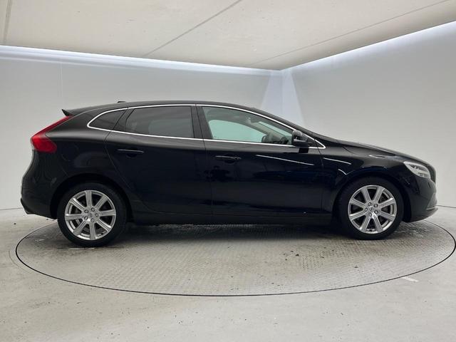 V40 D4 インスクリプション 純正ナビ 黒革シート harman/kardon パイロットアシスト バックカメラ LEDヘッドライト ブラインドスポットインフォメーション 純正17インチアルミホイール ETC(19枚目)