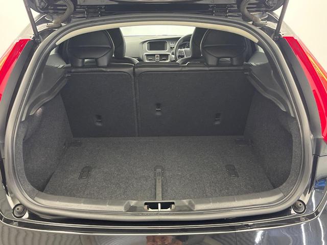 V40 D4 インスクリプション 純正ナビ 黒革シート harman/kardon パイロットアシスト バックカメラ LEDヘッドライト ブラインドスポットインフォメーション 純正17インチアルミホイール ETC(22枚目)