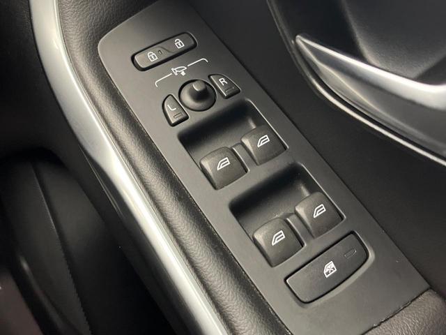 V40 D4 インスクリプション 純正ナビ 黒革シート harman/kardon パイロットアシスト バックカメラ LEDヘッドライト ブラインドスポットインフォメーション 純正17インチアルミホイール ETC(25枚目)