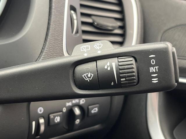 V40 D4 インスクリプション 純正ナビ 黒革シート harman/kardon パイロットアシスト バックカメラ LEDヘッドライト ブラインドスポットインフォメーション 純正17インチアルミホイール ETC(28枚目)