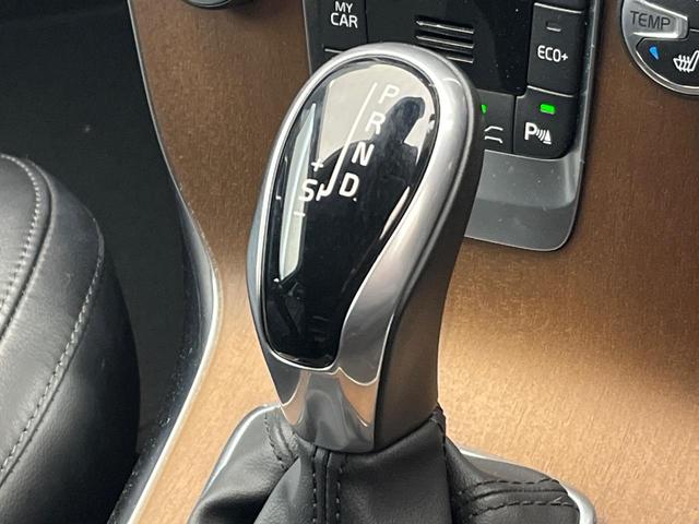 V40 D4 インスクリプション 純正ナビ 黒革シート harman/kardon パイロットアシスト バックカメラ LEDヘッドライト ブラインドスポットインフォメーション 純正17インチアルミホイール ETC(34枚目)