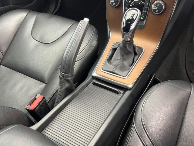 V40 D4 インスクリプション 純正ナビ 黒革シート harman/kardon パイロットアシスト バックカメラ LEDヘッドライト ブラインドスポットインフォメーション 純正17インチアルミホイール ETC(35枚目)