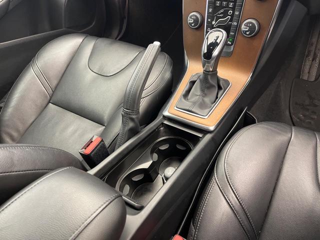 V40 D4 インスクリプション 純正ナビ 黒革シート harman/kardon パイロットアシスト バックカメラ LEDヘッドライト ブラインドスポットインフォメーション 純正17インチアルミホイール ETC(36枚目)