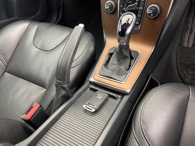 V40 D4 インスクリプション 純正ナビ 黒革シート harman/kardon パイロットアシスト バックカメラ LEDヘッドライト ブラインドスポットインフォメーション 純正17インチアルミホイール ETC(46枚目)