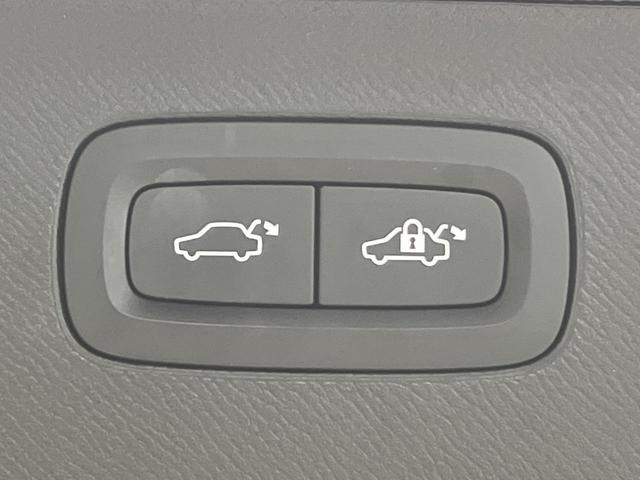 ＸＣ９０ Ｔ５　ＡＷＤ　モーメンタム　インテリセーフ　禁煙車　７人乗り　黒革シート　純正９インチナビ　３６０°ビューカメラ　前席シートヒーター　メモリー機能付きパワーシート　Ｂｌｕｅｔｏｏｔｈ　フルセグＴＶ（10枚目）