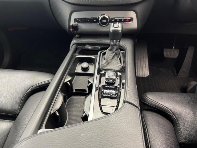 ＸＣ９０ Ｔ５　ＡＷＤ　モーメンタム　インテリセーフ　禁煙車　７人乗り　黒革シート　純正９インチナビ　３６０°ビューカメラ　前席シートヒーター　メモリー機能付きパワーシート　Ｂｌｕｅｔｏｏｔｈ　フルセグＴＶ（49枚目）