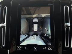 ３６０°ビューカメラ】４台の高解像度カメラで３６０度の鳥瞰図を表示。隣の車や壁、死角にある障害物などを画面で確認できるため、狭いスペースでの駐車・出入りも安心です。 6