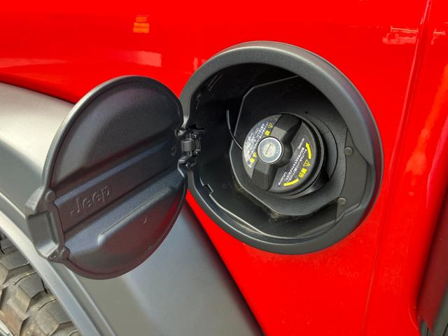 ジープ・ラングラーアンリミテッド ルビコン 認定中古車 新車保証付き 弊社元試乗車 アップルカープレイ対応 Bluetoothオーディオ 衝突被害軽減ブレーキ バックカメラ 前後障害物センサー(18枚目)