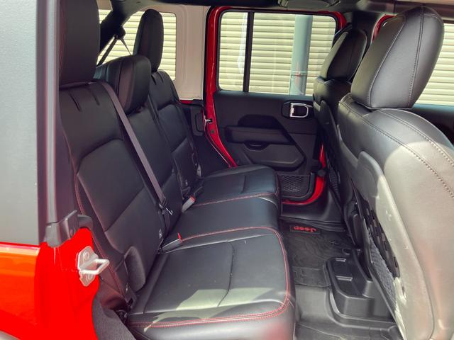 ジープ・ラングラーアンリミテッド ルビコン 認定中古車 新車保証付き 弊社元試乗車 アップルカープレイ対応 Bluetoothオーディオ 衝突被害軽減ブレーキ バックカメラ 前後障害物センサー(24枚目)