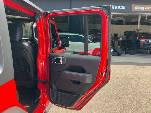 ジープ・ラングラーアンリミテッド ルビコン 認定中古車 新車保証付き 弊社元試乗車 アップルカープレイ対応 Bluetoothオーディオ 衝突被害軽減ブレーキ バックカメラ 前後障害物センサー(36枚目)