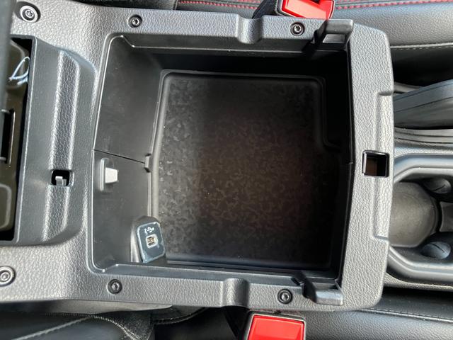 ジープ・ラングラーアンリミテッド ルビコン 認定中古車 新車保証付き 弊社元試乗車 アップルカープレイ対応 Bluetoothオーディオ 衝突被害軽減ブレーキ バックカメラ 前後障害物センサー(42枚目)