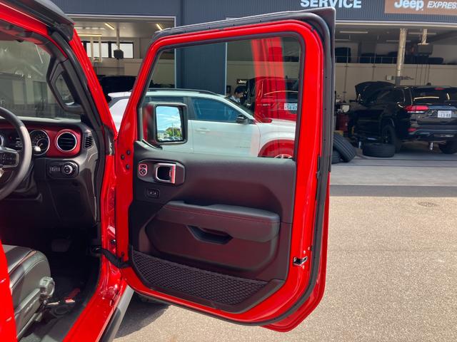 ジープ・ラングラーアンリミテッド ルビコン 認定中古車 新車保証付き 弊社元試乗車 アップルカープレイ対応 Bluetoothオーディオ 衝突被害軽減ブレーキ バックカメラ 前後障害物センサー(45枚目)