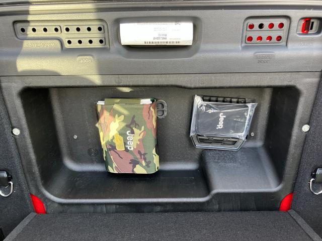 ジープ・ラングラーアンリミテッド ルビコン 認定中古車 新車保証付き 弊社元試乗車 アップルカープレイ対応 Bluetoothオーディオ 衝突被害軽減ブレーキ バックカメラ 前後障害物センサー(52枚目)