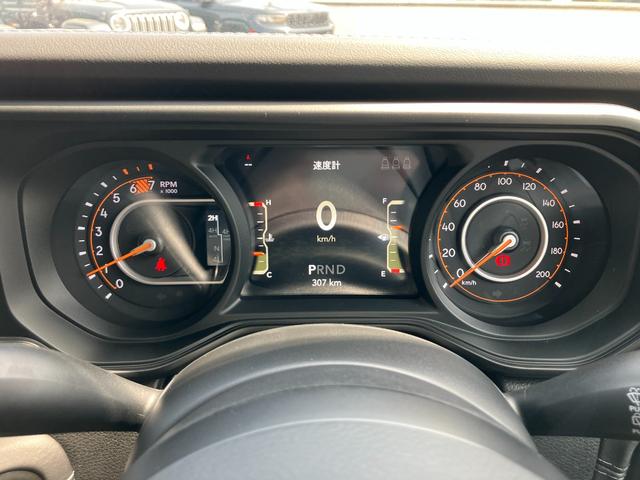 ジープ・ラングラーアンリミテッド ルビコン 認定中古車 新車保証付き 弊社元試乗車 アップルカープレイ対応 Bluetoothオーディオ 衝突被害軽減ブレーキ バックカメラ 前後障害物センサー(3枚目)