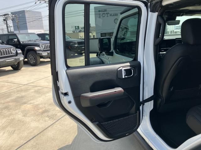 ジープ・ラングラーアンリミテッド ルビコン 認定中古車 新車保証付き 弊社元試乗車 アップルカープレイ対応 Bluetoothオーディオ 衝突被害軽減ブレーキ バックカメラ 前後障害物センサー(10枚目)