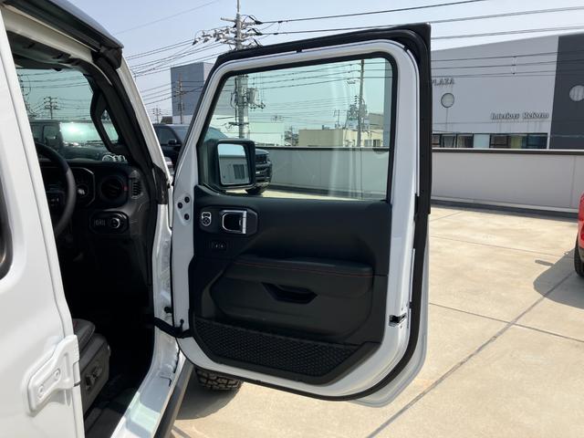 ジープ・ラングラーアンリミテッド ルビコン 認定中古車 新車保証付き 弊社元試乗車 アップルカープレイ対応 Bluetoothオーディオ 衝突被害軽減ブレーキ バックカメラ 前後障害物センサー(27枚目)