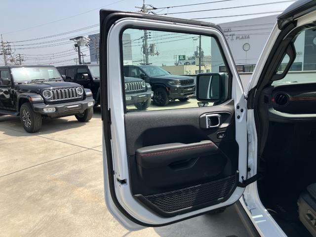 ジープ・ラングラーアンリミテッド ルビコン 認定中古車 新車保証付き 弊社元試乗車 アップルカープレイ対応 Bluetoothオーディオ 衝突被害軽減ブレーキ バックカメラ 前後障害物センサー(36枚目)