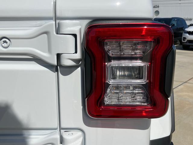 ジープ・ラングラーアンリミテッド サハラ 認定中古車 新車保証付き 弊社元試乗車 アップルカープレイ対応 Bluetoothオーディオ 衝突被害軽減ブレーキ バックカメラ 前後障害物センサー(5枚目)