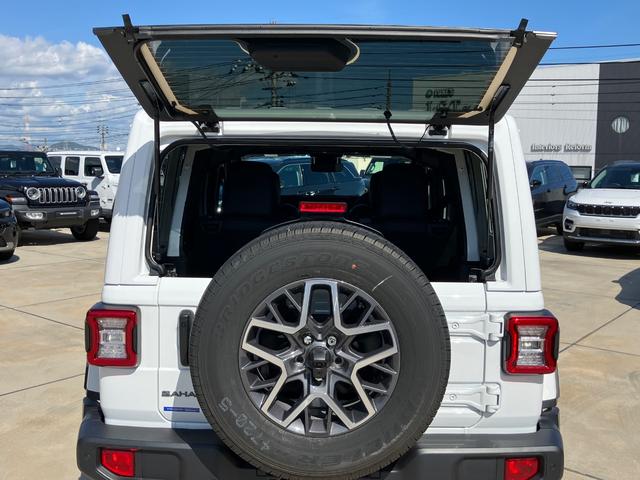 ジープ・ラングラーアンリミテッド サハラ 認定中古車 新車保証付き 弊社元試乗車 アップルカープレイ対応 Bluetoothオーディオ 衝突被害軽減ブレーキ バックカメラ 前後障害物センサー(13枚目)