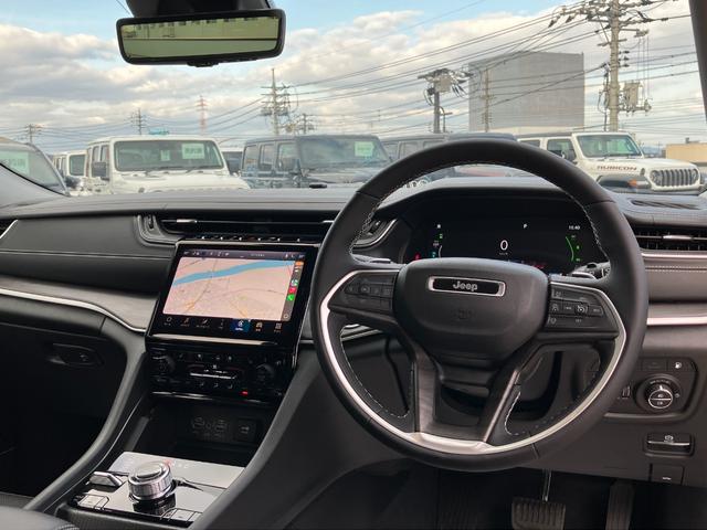 ジープ・グランドチェロキー４ｘｅ ３０ｔｈアニバーサリーエディション　認定中古車　　新車保証付き　弊社元試乗車　アップルカープレイ対応　Ｂｌｕｅｔｏｏｔｈオーディオ　衝突被害軽減ブレーキ　バックカメラ　前後障害物センサー（3枚目）