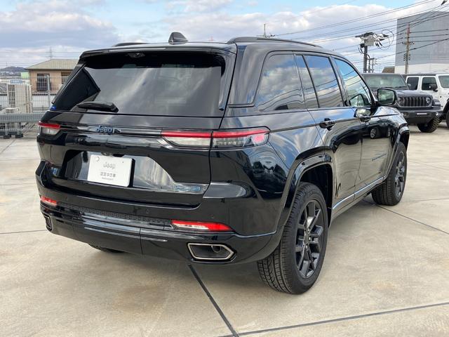 ジープ・グランドチェロキー４ｘｅ ３０ｔｈアニバーサリーエディション　認定中古車　　新車保証付き　弊社元試乗車　アップルカープレイ対応　Ｂｌｕｅｔｏｏｔｈオーディオ　衝突被害軽減ブレーキ　バックカメラ　前後障害物センサー（4枚目）