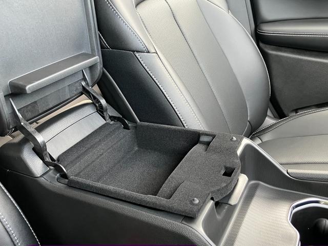 ジープ・グランドチェロキー４ｘｅ ３０ｔｈアニバーサリーエディション　認定中古車　　新車保証付き　弊社元試乗車　アップルカープレイ対応　Ｂｌｕｅｔｏｏｔｈオーディオ　衝突被害軽減ブレーキ　バックカメラ　前後障害物センサー（12枚目）