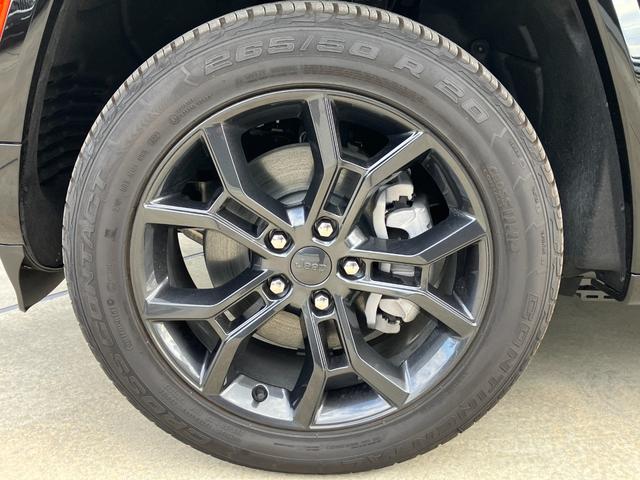 ジープ・グランドチェロキー４ｘｅ ３０ｔｈアニバーサリーエディション　認定中古車　　新車保証付き　弊社元試乗車　アップルカープレイ対応　Ｂｌｕｅｔｏｏｔｈオーディオ　衝突被害軽減ブレーキ　バックカメラ　前後障害物センサー（14枚目）