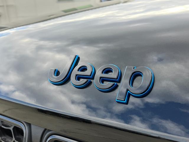 ジープ・グランドチェロキー４ｘｅ ３０ｔｈアニバーサリーエディション　認定中古車　　新車保証付き　弊社元試乗車　アップルカープレイ対応　Ｂｌｕｅｔｏｏｔｈオーディオ　衝突被害軽減ブレーキ　バックカメラ　前後障害物センサー（17枚目）