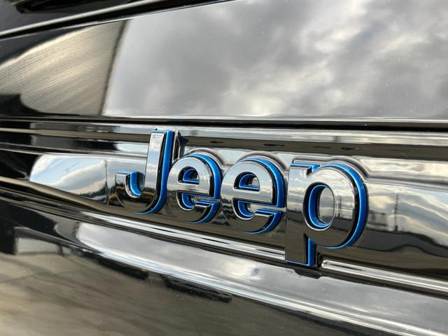 ジープ・グランドチェロキー４ｘｅ ３０ｔｈアニバーサリーエディション　認定中古車　　新車保証付き　弊社元試乗車　アップルカープレイ対応　Ｂｌｕｅｔｏｏｔｈオーディオ　衝突被害軽減ブレーキ　バックカメラ　前後障害物センサー（21枚目）
