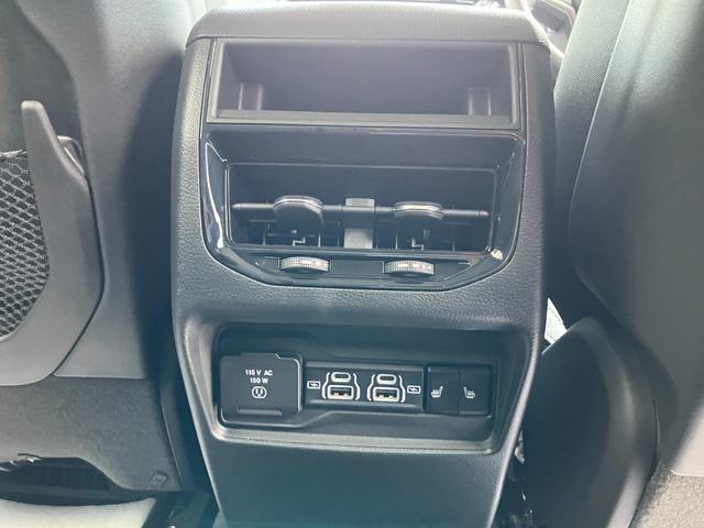 ジープ・グランドチェロキー４ｘｅ ３０ｔｈアニバーサリーエディション　認定中古車　　新車保証付き　弊社元試乗車　アップルカープレイ対応　Ｂｌｕｅｔｏｏｔｈオーディオ　衝突被害軽減ブレーキ　バックカメラ　前後障害物センサー（22枚目）