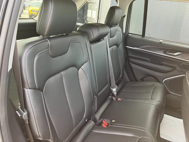 ジープ・グランドチェロキー４ｘｅ ３０ｔｈアニバーサリーエディション　認定中古車　　新車保証付き　弊社元試乗車　アップルカープレイ対応　Ｂｌｕｅｔｏｏｔｈオーディオ　衝突被害軽減ブレーキ　バックカメラ　前後障害物センサー（24枚目）