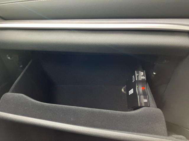 ジープ・グランドチェロキー４ｘｅ ３０ｔｈアニバーサリーエディション　認定中古車　　新車保証付き　弊社元試乗車　アップルカープレイ対応　Ｂｌｕｅｔｏｏｔｈオーディオ　衝突被害軽減ブレーキ　バックカメラ　前後障害物センサー（32枚目）