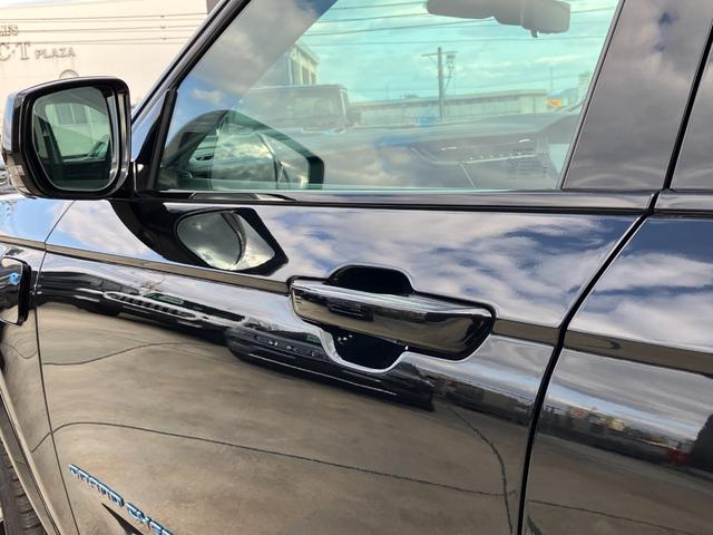 ジープ・グランドチェロキー４ｘｅ ３０ｔｈアニバーサリーエディション　認定中古車　　新車保証付き　弊社元試乗車　アップルカープレイ対応　Ｂｌｕｅｔｏｏｔｈオーディオ　衝突被害軽減ブレーキ　バックカメラ　前後障害物センサー（61枚目）