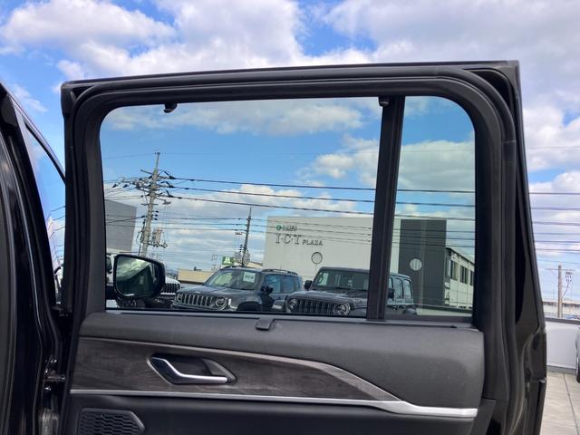 ジープ・グランドチェロキー４ｘｅ ３０ｔｈアニバーサリーエディション　認定中古車　　新車保証付き　弊社元試乗車　アップルカープレイ対応　Ｂｌｕｅｔｏｏｔｈオーディオ　衝突被害軽減ブレーキ　バックカメラ　前後障害物センサー（69枚目）