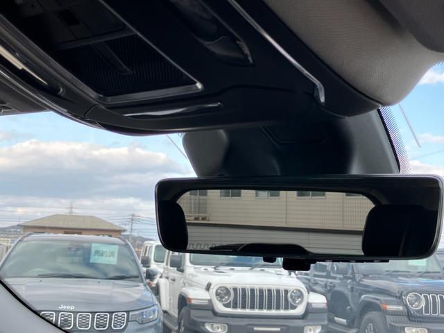 ジープ・グランドチェロキー４ｘｅ ３０ｔｈアニバーサリーエディション　認定中古車　　新車保証付き　弊社元試乗車　アップルカープレイ対応　Ｂｌｕｅｔｏｏｔｈオーディオ　衝突被害軽減ブレーキ　バックカメラ　前後障害物センサー（71枚目）