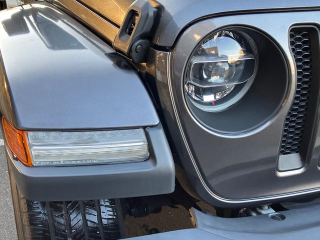 タッチスクリーンをタップするかスワイプするだけですべての機能を呼び出せます。Ａｐｐｌｅ　ＣａｒＰｌａｙおよびＡｎｄｒｏｉｄ　Ａｕｔｏに対応しスマートフォンとのシームレスな　連携も実現。