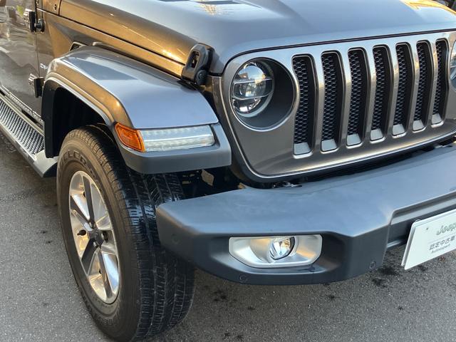 本国と同様の教育を受けたＪＥＥＰ専門のメカニックが、新車登録月から経過月数、走行距離に応じて、整備内容を３段階に設定。最大で１００項目の点検整備を実施したあとにご納車させていただきます。詳細はお気軽に