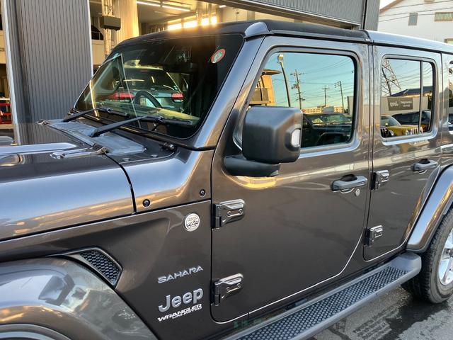 本国と同様の教育を受けたＪＥＥＰ専門のメカニックが、新車登録月から経過月数、走行距離に応じて、整備内容を３段階に設定。最大で１００項目の点検整備を実施したあとにご納車させていただきます。詳細はお気軽に