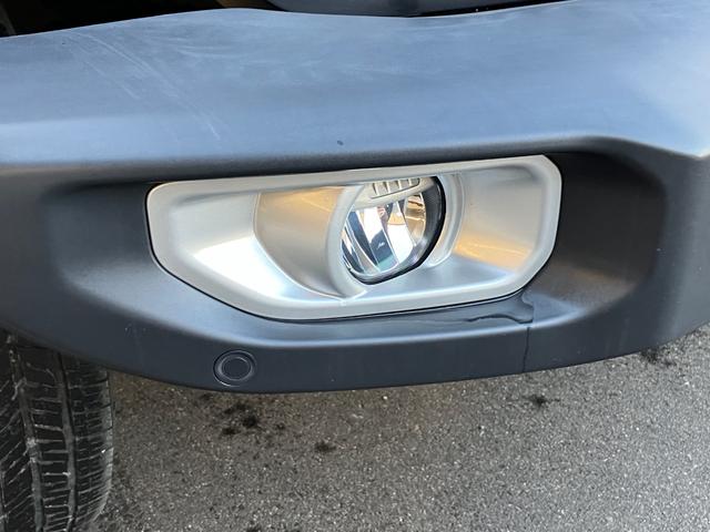 本国と同様の教育を受けたＪＥＥＰ専門のメカニックが、新車登録月から経過月数、走行距離に応じて、整備内容を３段階に設定。最大で１００項目の点検整備を実施したあとにご納車させていただきます。詳細はお気軽に