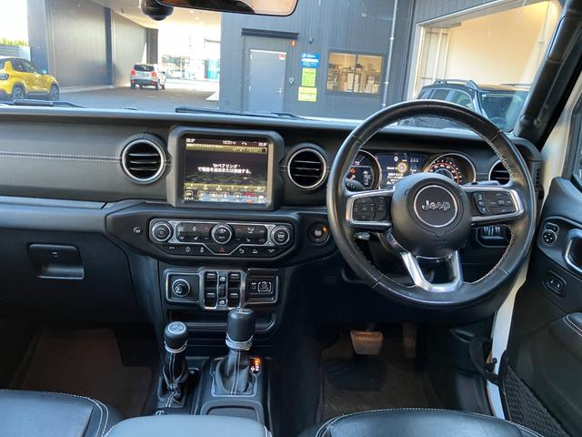 ジープ・ラングラーアンリミテッド 認定中古車 アップルカープレイ対応 Bluetoothオーディオ 衝突被害軽減ブレーキ バックカメラ 前後障害物センサー(3枚目)