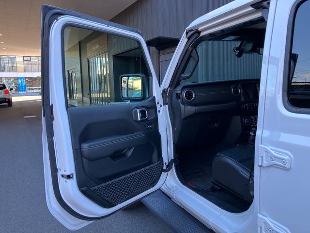 ジープ・ラングラーアンリミテッド 認定中古車 アップルカープレイ対応 Bluetoothオーディオ 衝突被害軽減ブレーキ バックカメラ 前後障害物センサー(10枚目)