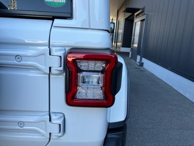 ジープ・ラングラーアンリミテッド 認定中古車 アップルカープレイ対応 Bluetoothオーディオ 衝突被害軽減ブレーキ バックカメラ 前後障害物センサー(13枚目)