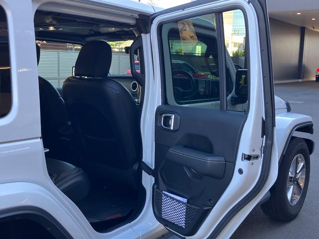 ジープ・ラングラーアンリミテッド 認定中古車 アップルカープレイ対応 Bluetoothオーディオ 衝突被害軽減ブレーキ バックカメラ 前後障害物センサー(23枚目)