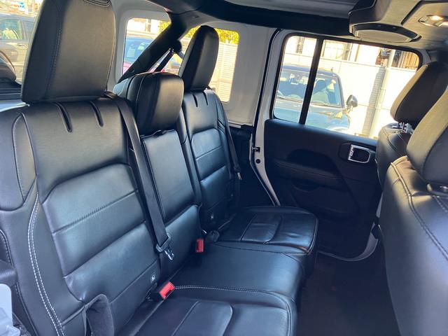 ジープ・ラングラーアンリミテッド 認定中古車 アップルカープレイ対応 Bluetoothオーディオ 衝突被害軽減ブレーキ バックカメラ 前後障害物センサー(50枚目)