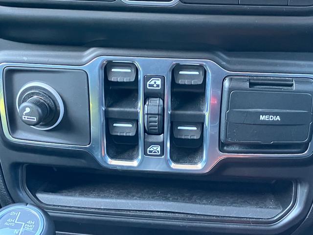 ジープ・ラングラーアンリミテッド 認定中古車 アップルカープレイ対応 Bluetoothオーディオ 衝突被害軽減ブレーキ バックカメラ 前後障害物センサー(55枚目)