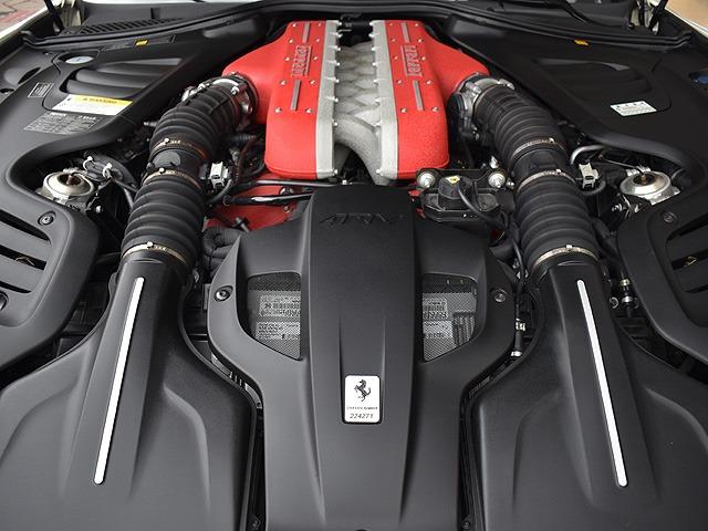 ＧＴＣ４ルッソ ベースグレード　６．３　Ｖ１２　４ＷＤ　カーボンＬＥＤステアリング・サスペンションリフター・カーボンファイバードライバーズゾーン・ロッソスクーデリアブレーキキャリパー・パーキングカメラ（15枚目）