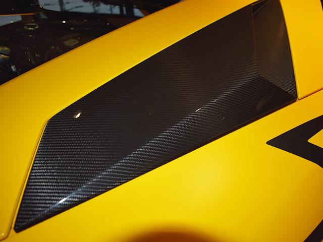 アヴェンタドール Ｓ　４ＷＤ・純正ＯＰ・エクステリアアッパーカーボンＰＫＧ・エクステリアロワーカーボンＰＫＧ・インテリアカーボンＰＫＧ・ブランディングＰＫＧ・スタイルＰＫＧ・トラベルＰＫＧ・電動シートカーボンＰＫＧ（15枚目）