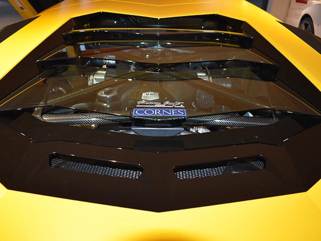 アヴェンタドール Ｓ　４ＷＤ・純正ＯＰ・エクステリアアッパーカーボンＰＫＧ・エクステリアロワーカーボンＰＫＧ・インテリアカーボンＰＫＧ・ブランディングＰＫＧ・スタイルＰＫＧ・トラベルＰＫＧ・電動シートカーボンＰＫＧ（21枚目）