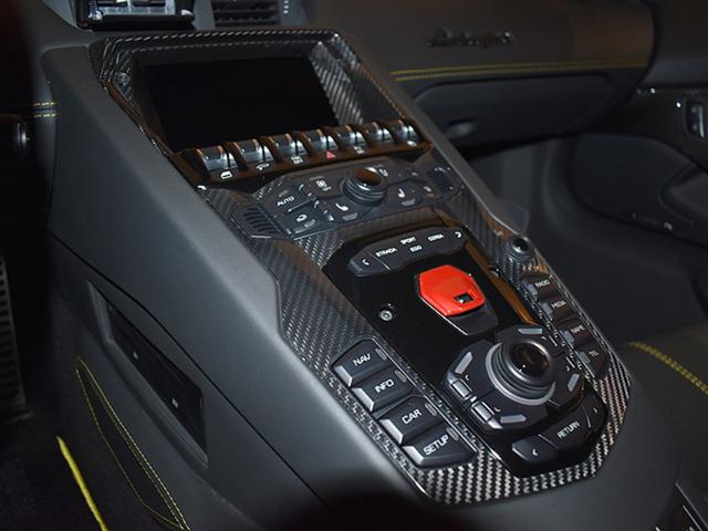 アヴェンタドール Ｓ　４ＷＤ・純正ＯＰ・エクステリアアッパーカーボンＰＫＧ・エクステリアロワーカーボンＰＫＧ・インテリアカーボンＰＫＧ・ブランディングＰＫＧ・スタイルＰＫＧ・トラベルＰＫＧ・電動シートカーボンＰＫＧ（28枚目）